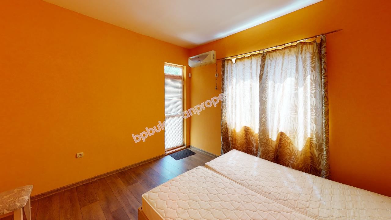 Двуетажна къща с три спални близо до Бургас Двуетажна къща с три спални близо до Бургас