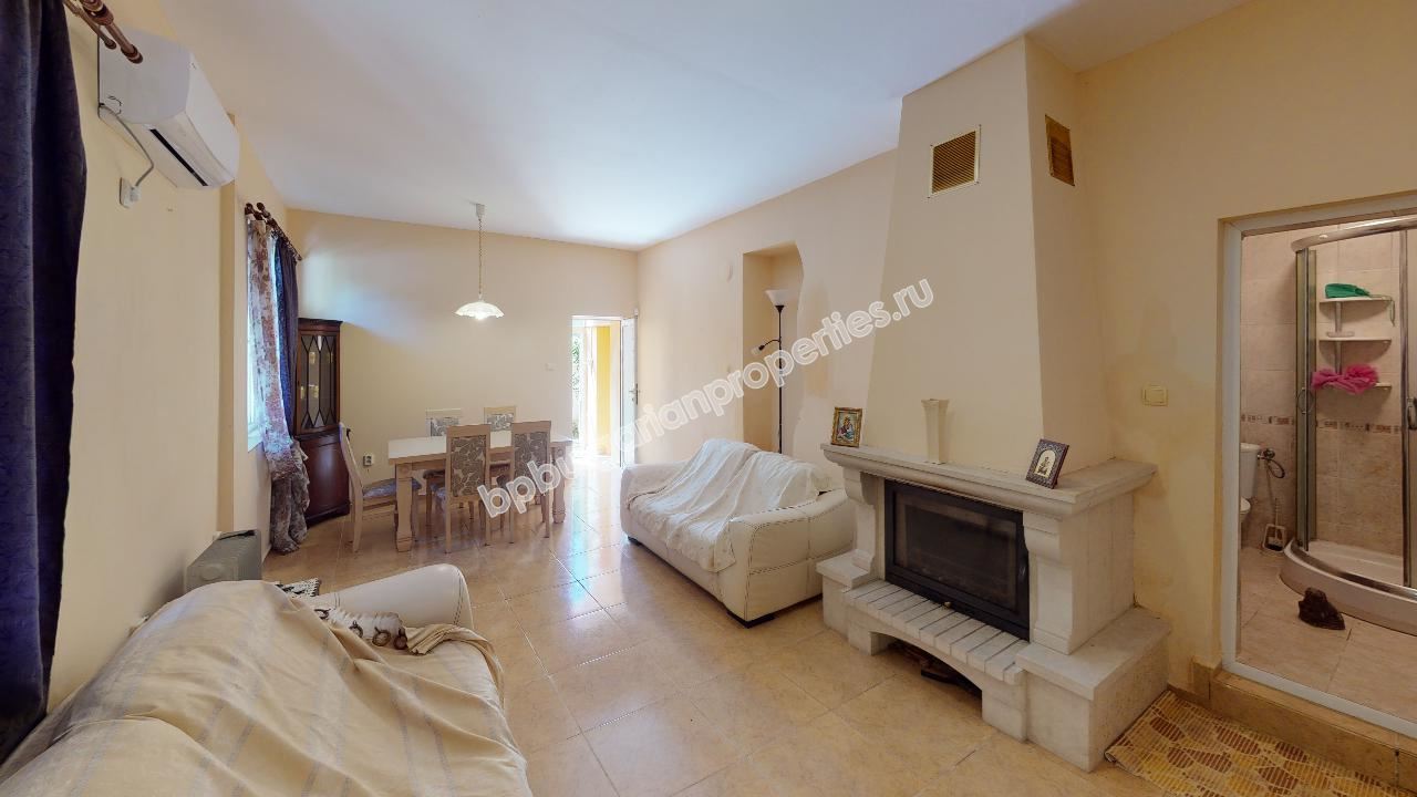 Двуетажна къща с три спални близо до Бургас Двуетажна къща с три спални близо до Бургас