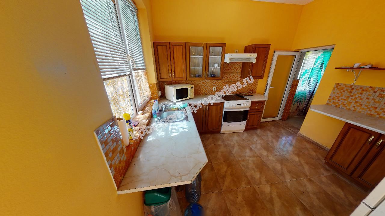 Двуетажна къща с три спални близо до Бургас Двуетажна къща с три спални близо до Бургас