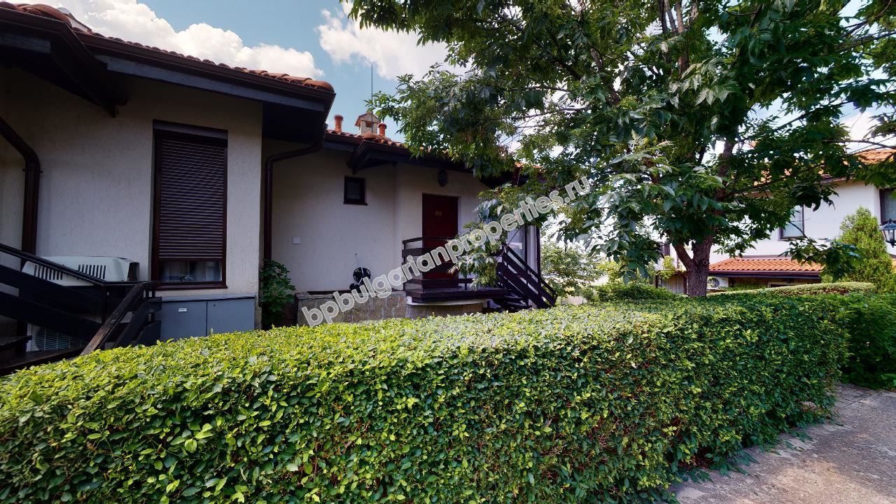 Обзаведена къща-таунхаус в затворен комплекс близо до морето Обзаведена къща-таунхаус в затворен комплекс близо до морето