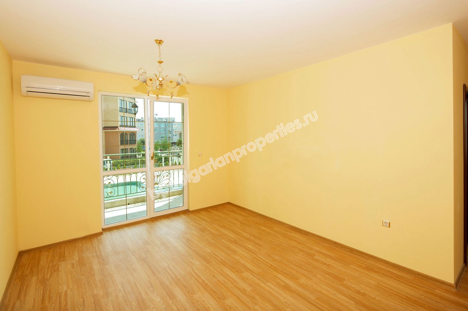 Апартаменти за продажба в нов комплекс близо до плажа в Слънчев Бряг Апартаменти за продажба в нов комплекс близо до плажа в Слънчев Бряг