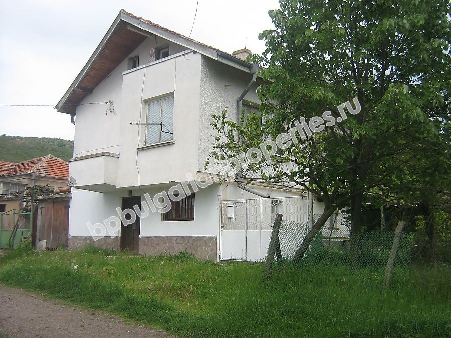 Триетажна къща в с. Съдиево Триетажна къща в с. Съдиево