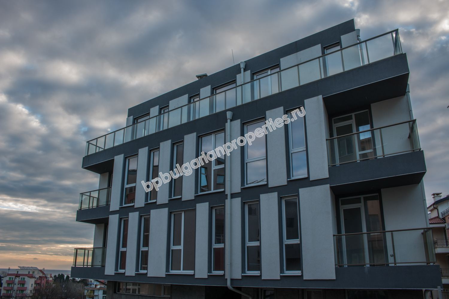 Луксозни апартаменти за продаване в нова жилищна сграда в град Созопол Луксозни апартаменти за продаване в нова жилищна сграда в град Созопол