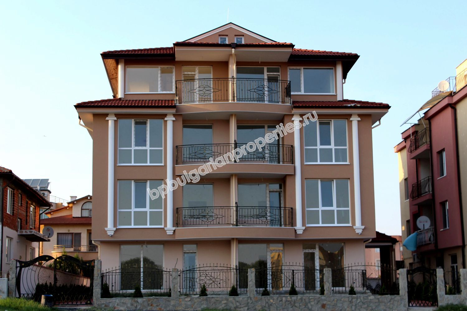 Луксозни апартаменти за продажба в нова жилищна сграда в Равда Луксозни апартаменти за продажба в нова жилищна сграда в Равда