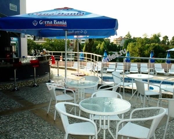 Луксозен тристаен апартамент за продажба на брега на морето в Царево