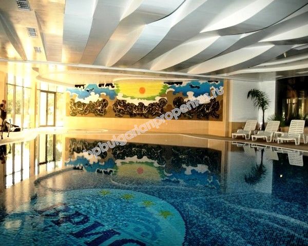 Луксозен тристаен апартамент за продажба на брега на морето в Царево