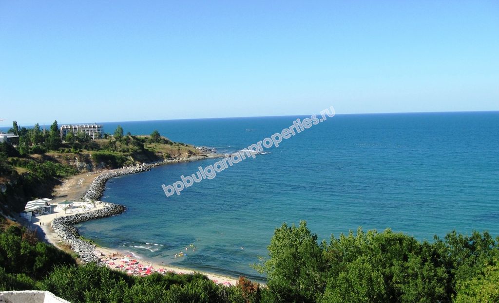 Луксозен тристаен апартамент за продажба на брега на морето в Царево