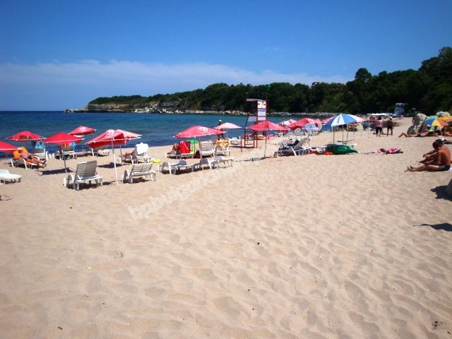 Луксозен тристаен апартамент за продажба на брега на морето в Царево