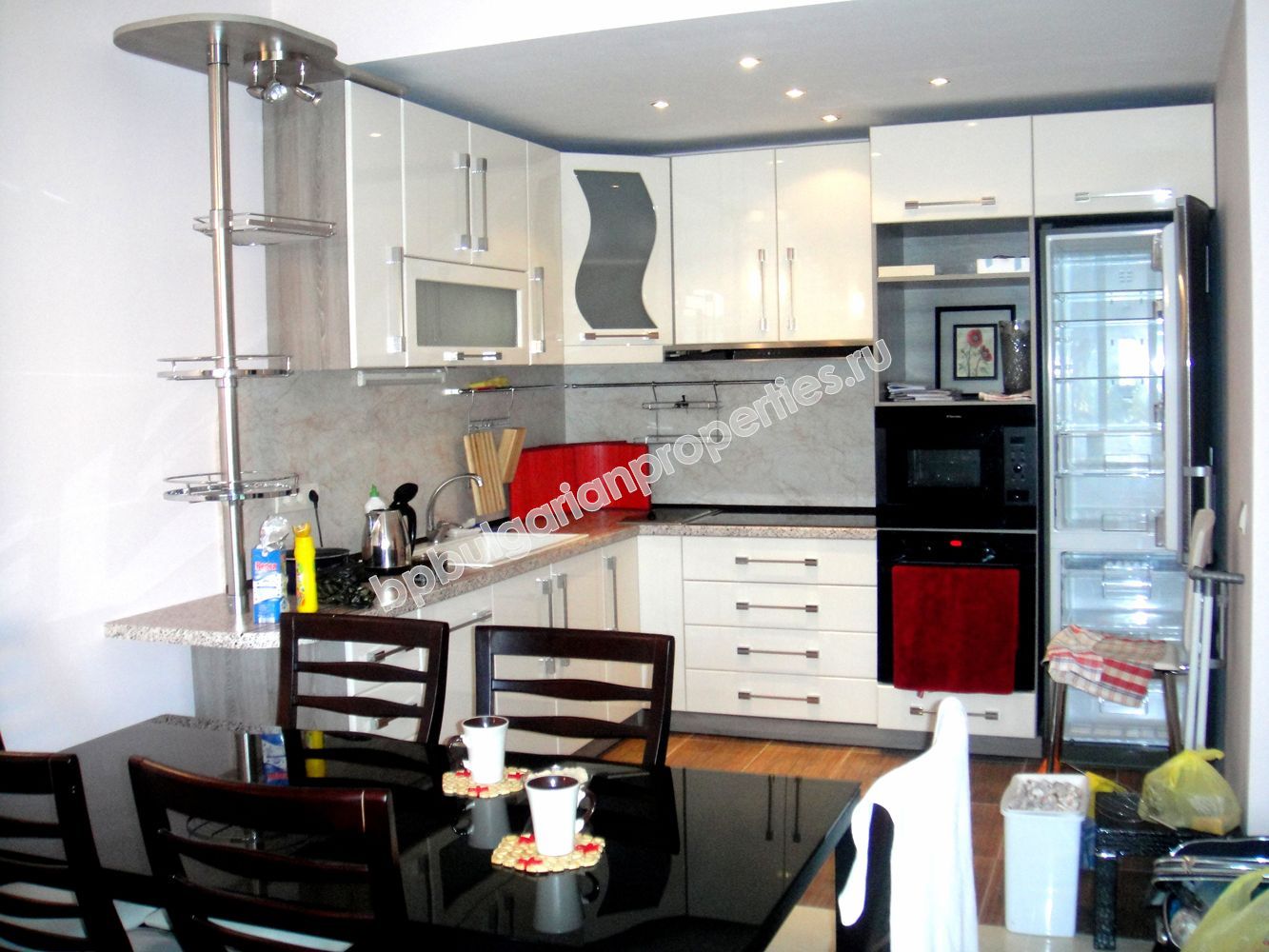 Луксозен тристаен апартамент за продажба на брега на морето в Царево