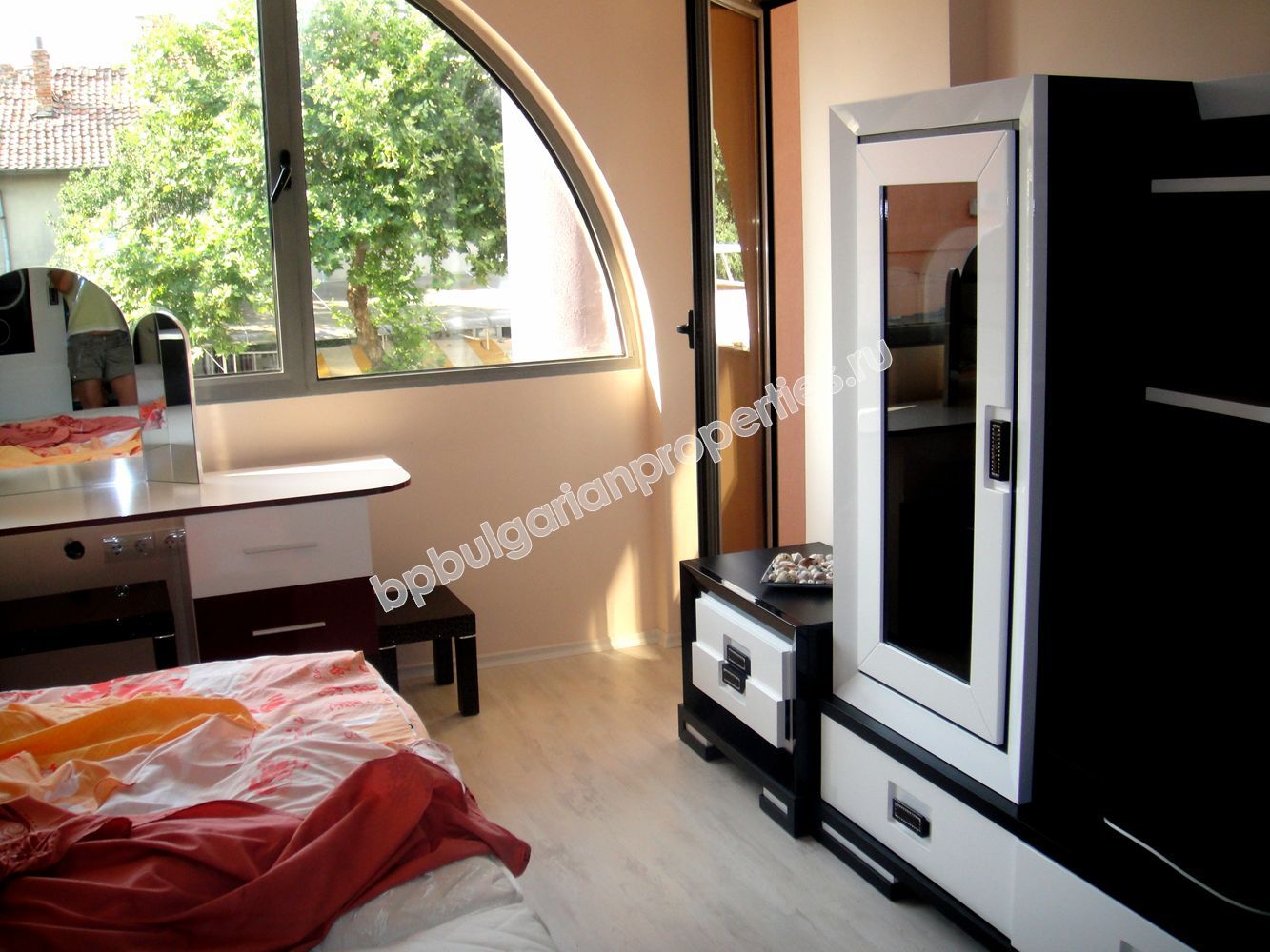 Луксозен тристаен апартамент за продажба на брега на морето в Царево