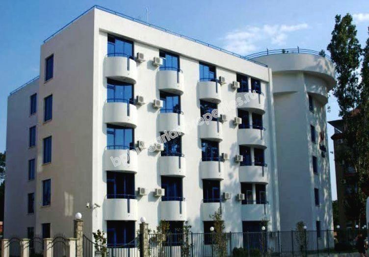 Мебелиран двустаен апартамент за продажба близо до плажа в курорта Слънчев Бряг