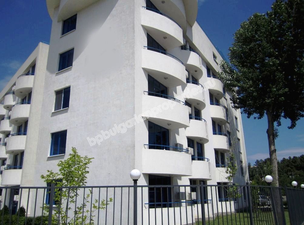 Мебелиран двустаен апартамент за продажба близо до плажа в курорта Слънчев Бряг
