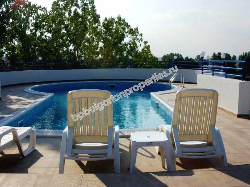 Мебелиран двустаен апартамент за продажба близо до плажа в курорта Слънчев Бряг