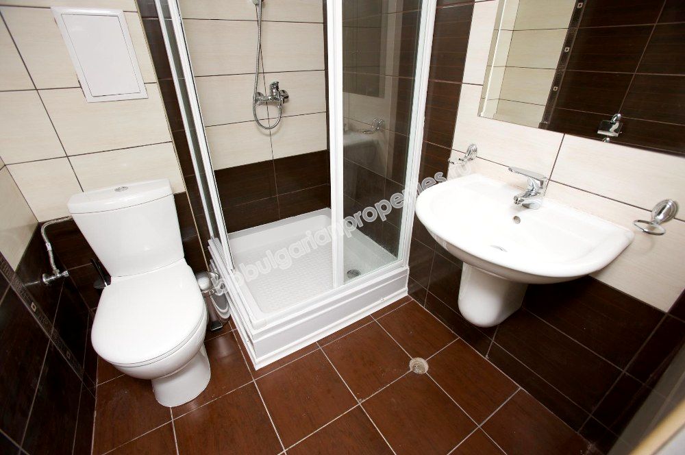 Продава луксозни апартаменти на самия бряг на морето в курорта Елените