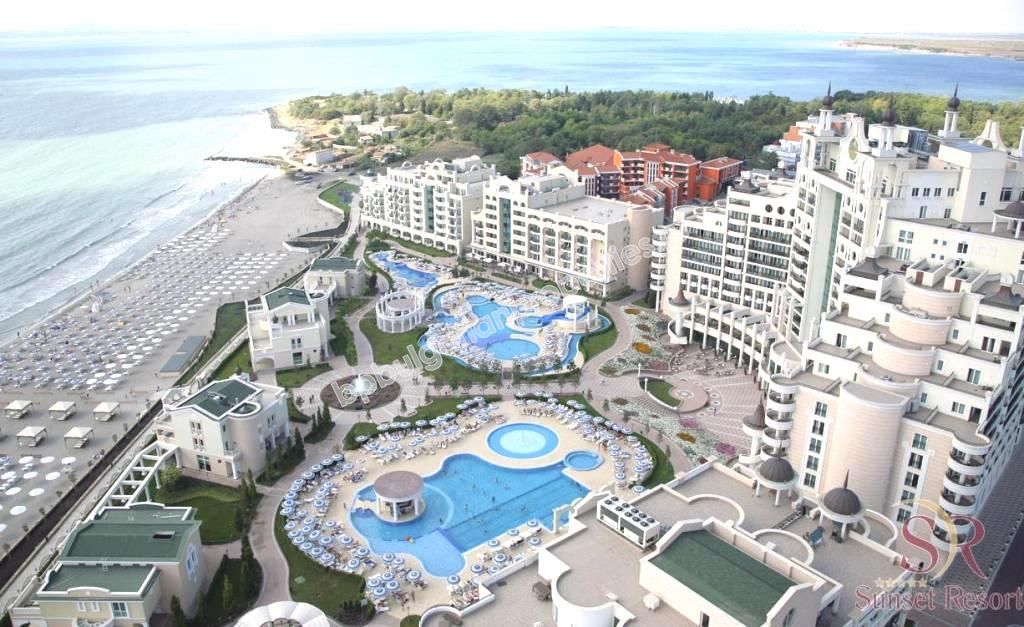 Луксозни апартаменти за продажба на първа линия море в Поморие