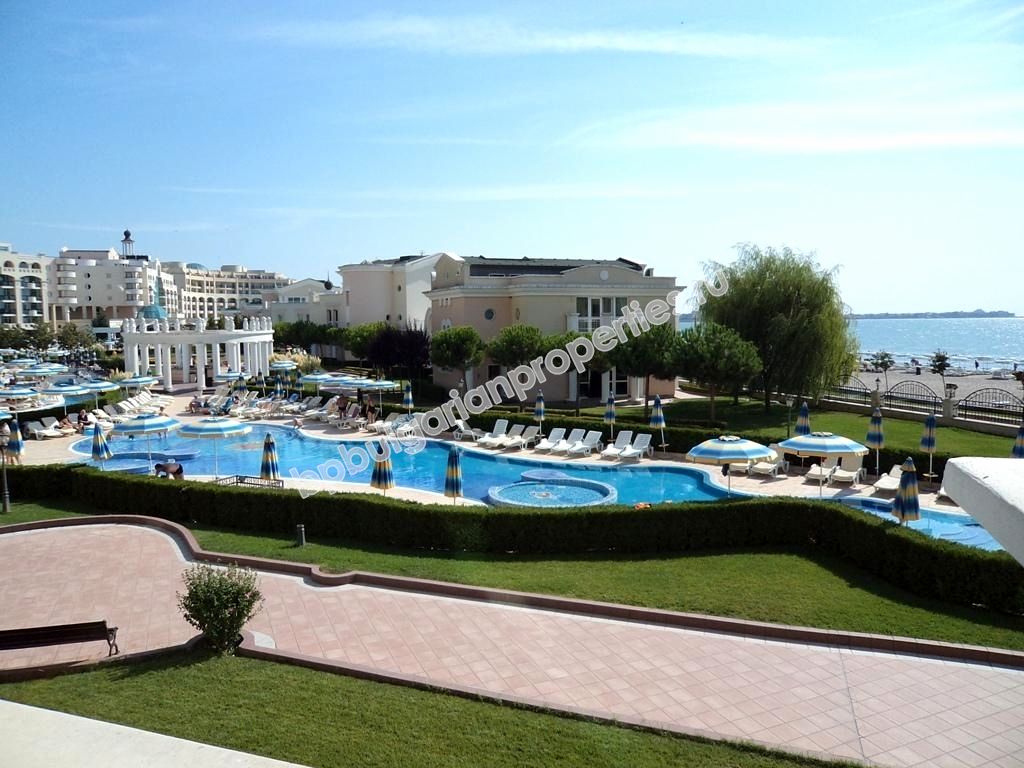 Луксозни апартаменти за продажба на първа линия море в Поморие