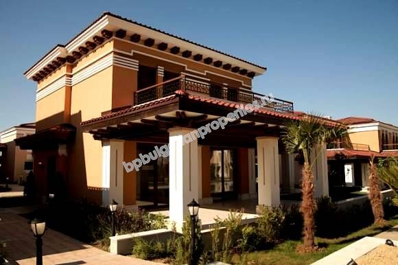 Луксозни таунхаузи за продажба на плажа край Созопол