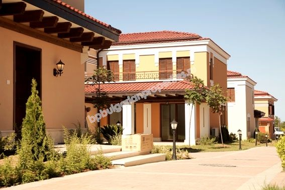 Луксозни таунхаузи за продажба на плажа край Созопол