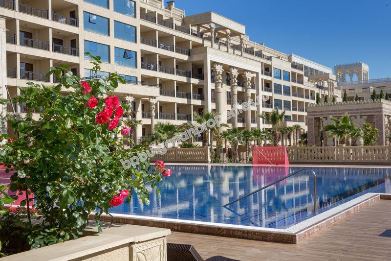 Луксозни апартаменти за продажба на плажа край Златни Пясъци