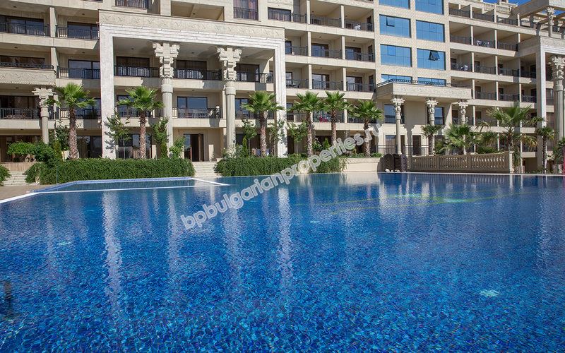 Луксозни апартаменти за продажба на плажа край Златни Пясъци