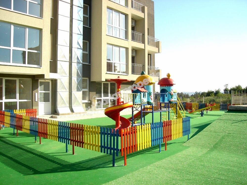 Тристаен апартамент за продажба близо до плажа в курорта Свети Влас