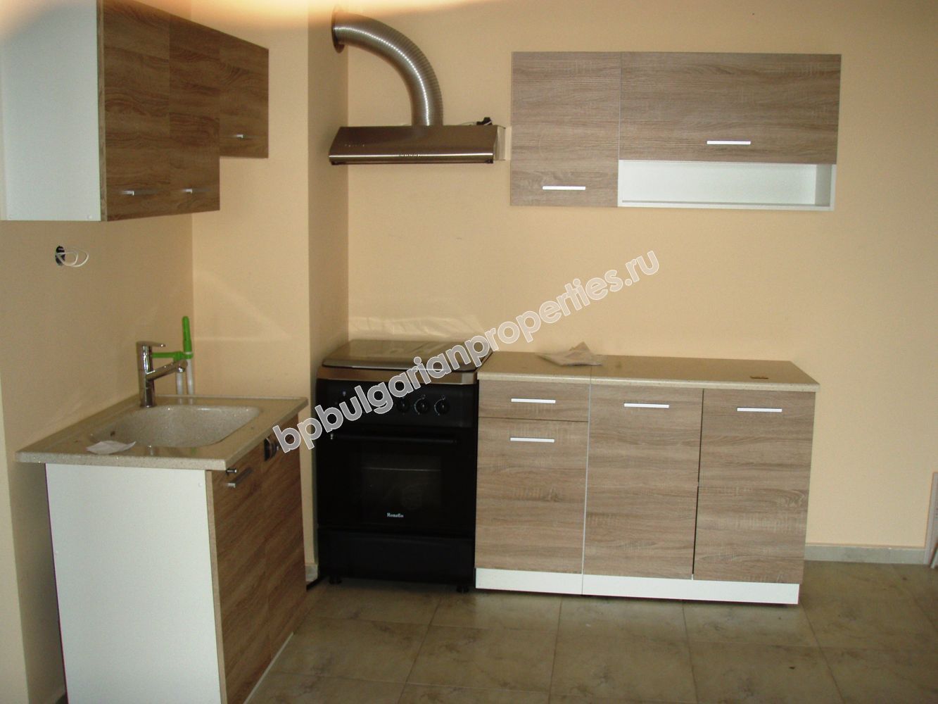 Тристаен апартамент за продажба близо до плажа в курорта Свети Влас