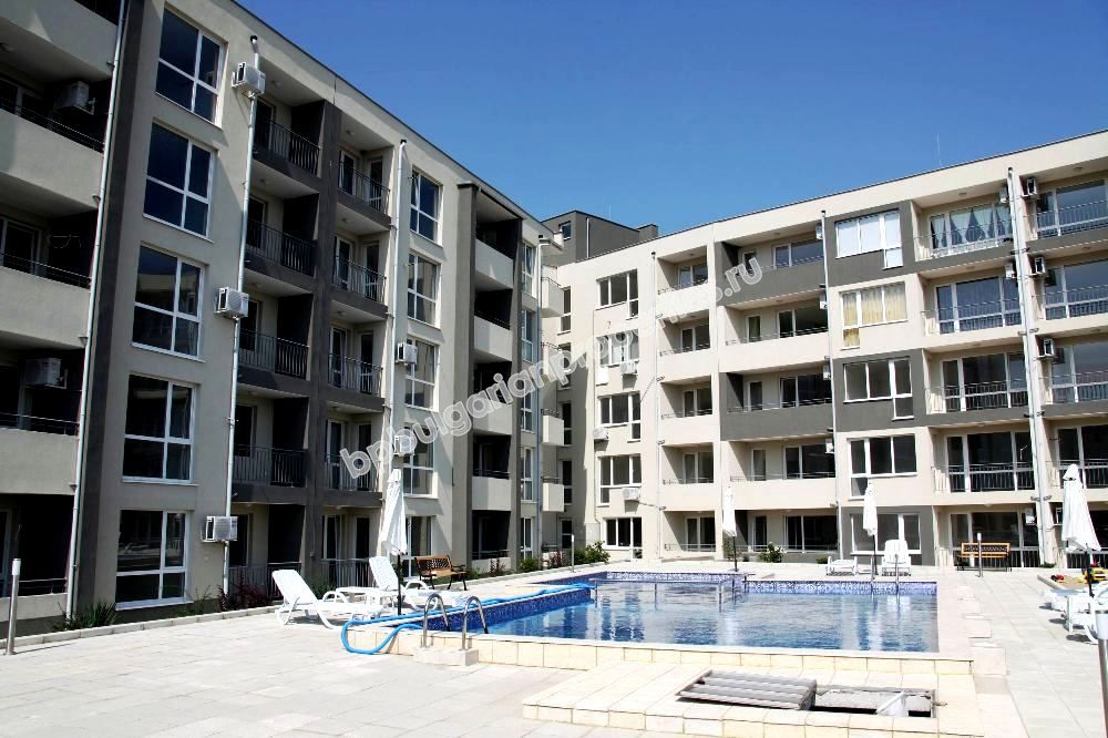 Тристаен апартамент за продажба близо до плажа в курорта Свети Влас