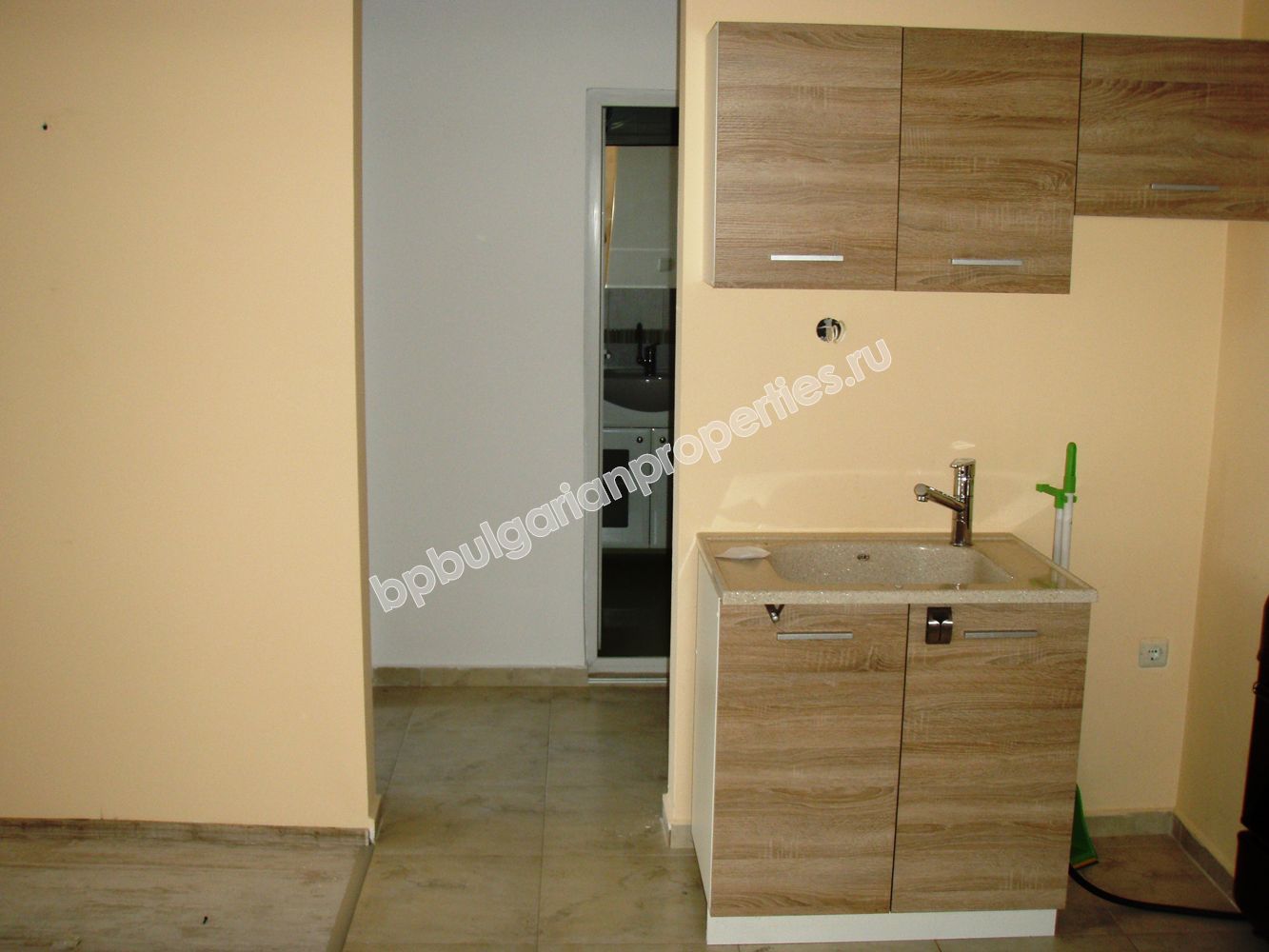 Тристаен апартамент за продажба близо до плажа в курорта Свети Влас