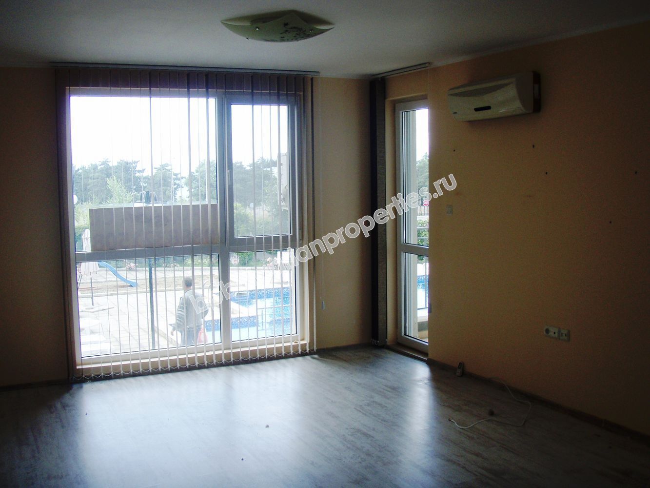 Тристаен апартамент за продажба близо до плажа в курорта Свети Влас