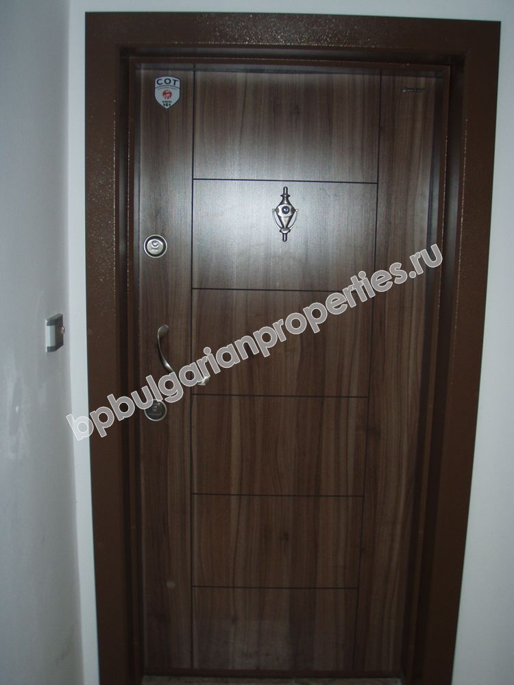 Тристаен апартамент за продажба близо до плажа в курорта Свети Влас