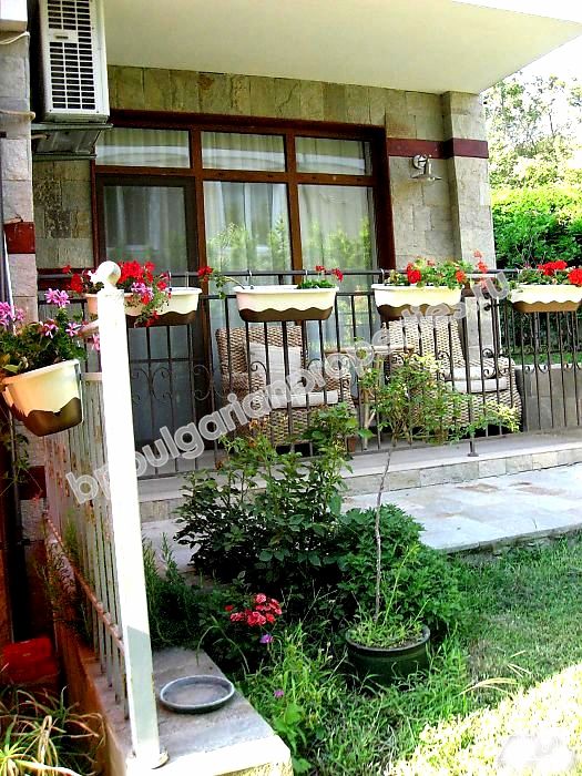Луксозна двуетажна къща за продажба в курорта Слънчев Бряг