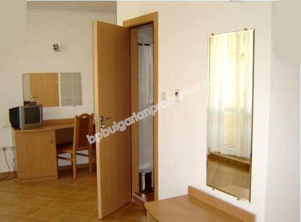 Действащ хотел за продажба близо до плажа в центъра на курорта Слънчев Бряг