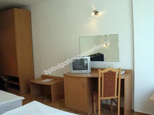 Действащ хотел за продажба близо до плажа в центъра на курорта Слънчев Бряг