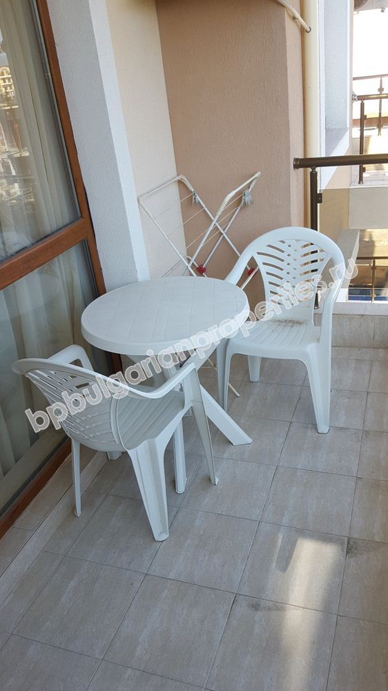 Апартамент за лятна почивка в комплекс с басейн близо до морето Апартамент за лятна почивка в комплекс с басейн близо до морето