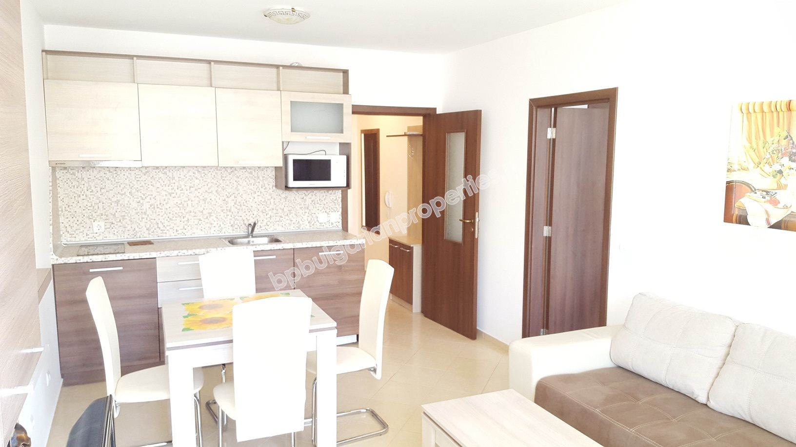 Апартамент за лятна почивка в комплекс с басейн близо до морето Апартамент за лятна почивка в комплекс с басейн близо до морето