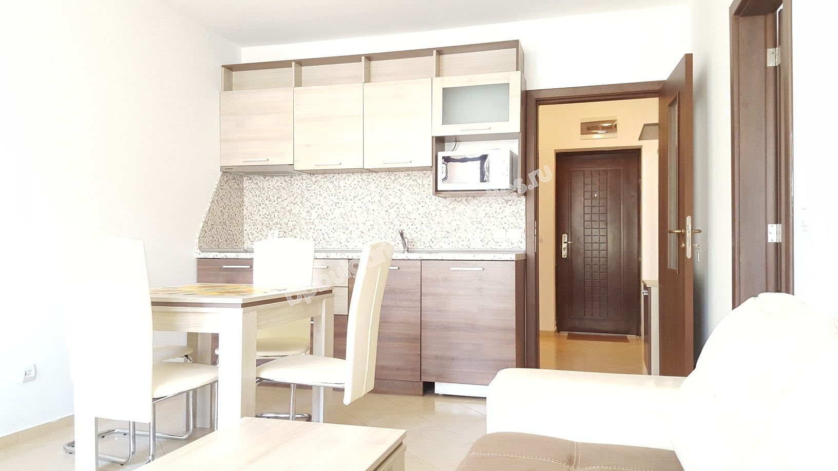 Апартамент за лятна почивка в комплекс с басейн близо до морето Апартамент за лятна почивка в комплекс с басейн близо до морето