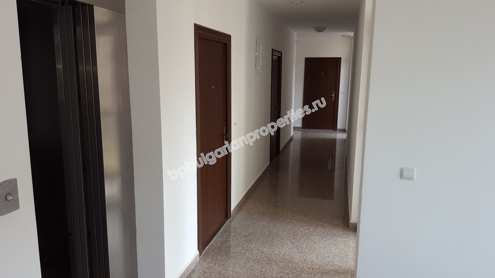 Апартамент за лятна почивка в комплекс с басейн близо до морето Апартамент за лятна почивка в комплекс с басейн близо до морето