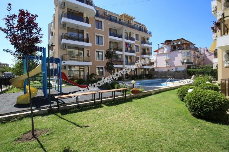 Апартамент за лятна почивка в комплекс с басейн близо до морето Апартамент за лятна почивка в комплекс с басейн близо до морето