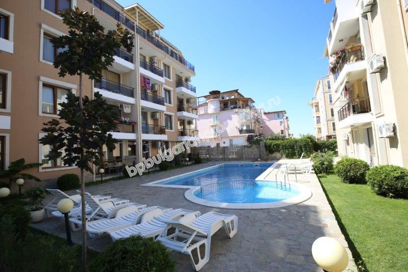 Апартамент за лятна почивка в комплекс с басейн близо до морето Апартамент за лятна почивка в комплекс с басейн близо до морето