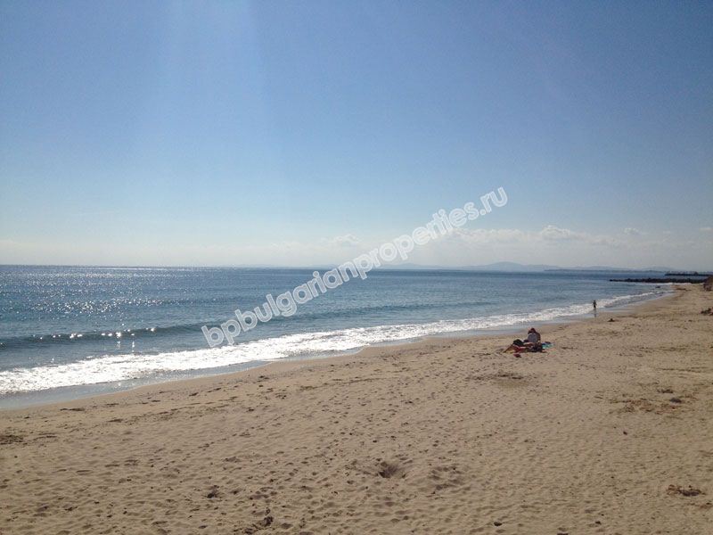 Апартамент за лятна почивка в комплекс с басейн близо до морето Апартамент за лятна почивка в комплекс с басейн близо до морето