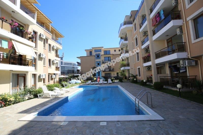 Апартамент за лятна почивка в комплекс с басейн близо до морето Апартамент за лятна почивка в комплекс с басейн близо до морето