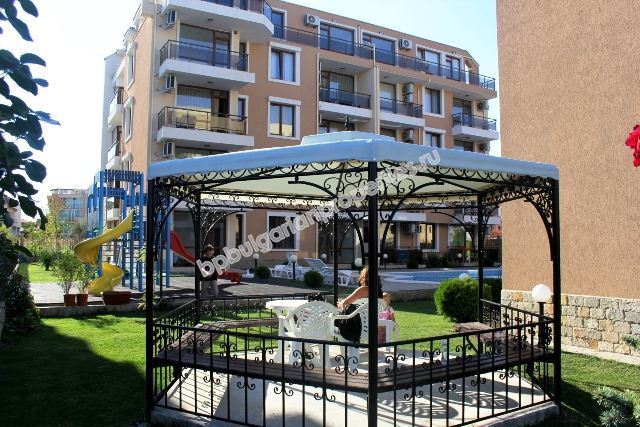 Апартамент с една спалня в затворен комплекс с басейн за нощувки Апартамент с една спалня в затворен комплекс с басейн за нощувки