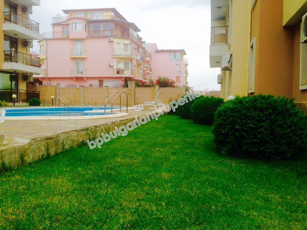 Апартамент с една спалня в затворен комплекс с басейн за нощувки Апартамент с една спалня в затворен комплекс с басейн за нощувки