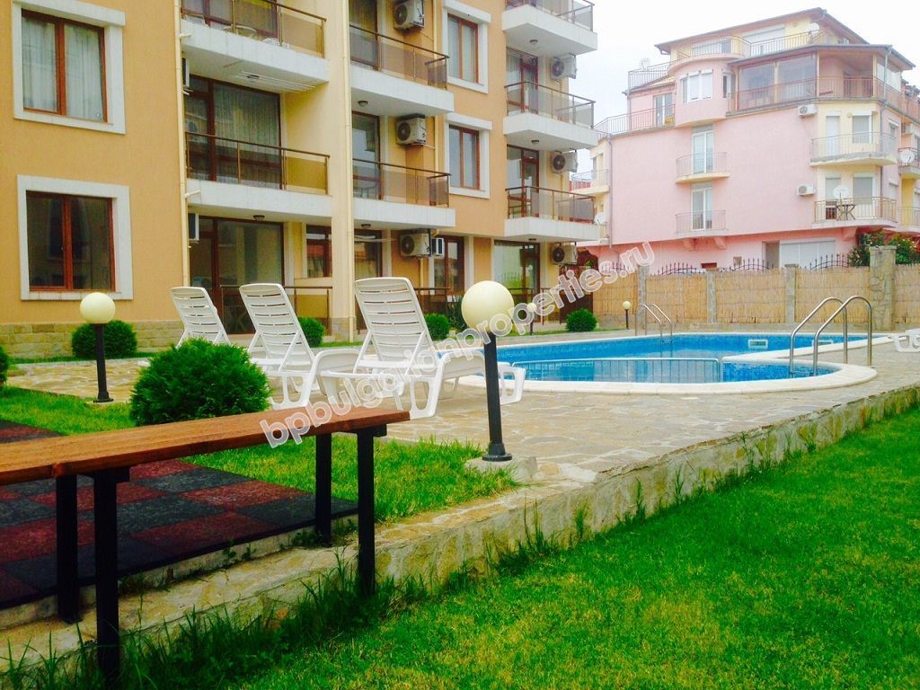 Апартамент с една спалня в затворен комплекс с басейн за нощувки Апартамент с една спалня в затворен комплекс с басейн за нощувки