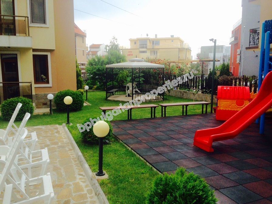 Апартамент с една спалня в затворен комплекс с басейн за нощувки Апартамент с една спалня в затворен комплекс с басейн за нощувки