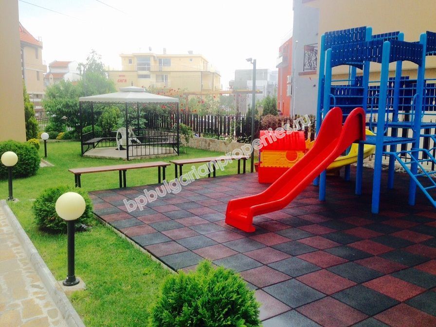 Апартамент с една спалня в затворен комплекс с басейн за нощувки Апартамент с една спалня в затворен комплекс с басейн за нощувки