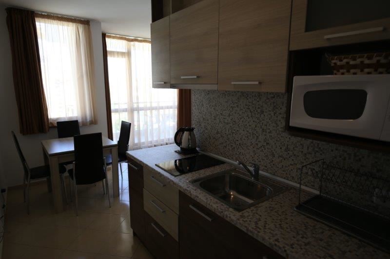 Апартамент с една спалня в затворен комплекс с басейн за нощувки Апартамент с една спалня в затворен комплекс с басейн за нощувки