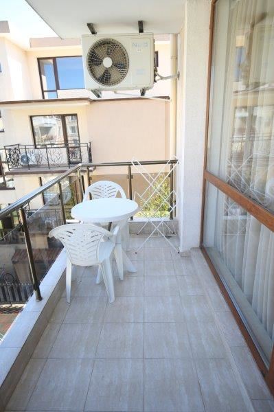 Апартамент с една спалня в затворен комплекс с басейн за нощувки Апартамент с една спалня в затворен комплекс с басейн за нощувки