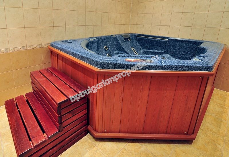 Луксозен мебелиран двуспален апартамент за продажба в курорта Златни Пясъци