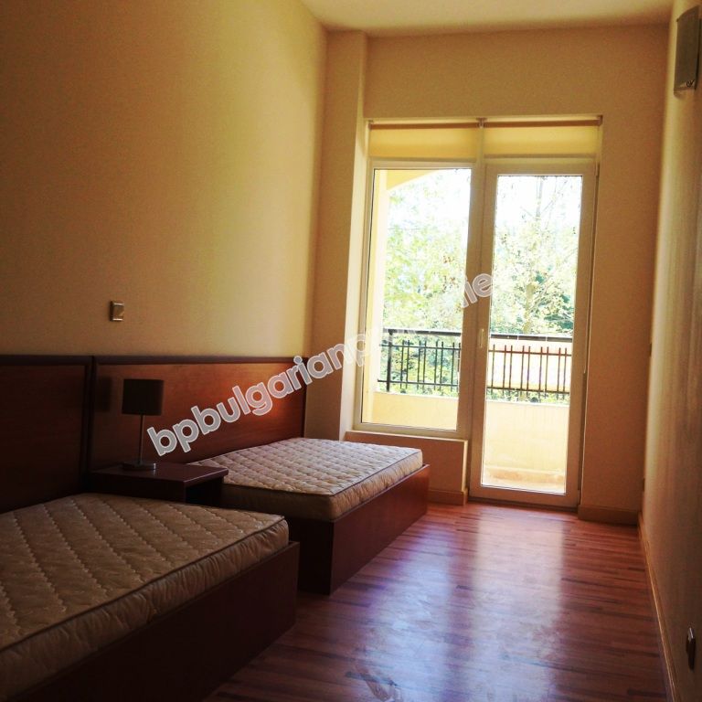 Луксозен мебелиран двуспален апартамент за продажба в курорта Златни Пясъци